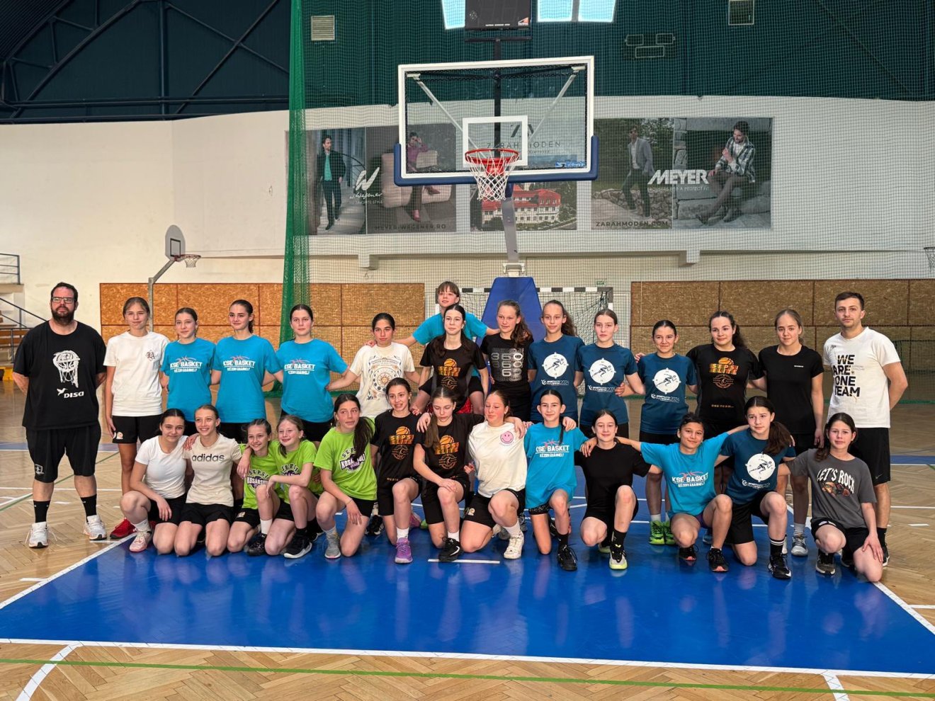 Claudio Garcia Morales (a kép bal szélén) az U13-as székely válogatottal •  Fotó: KSE Basket