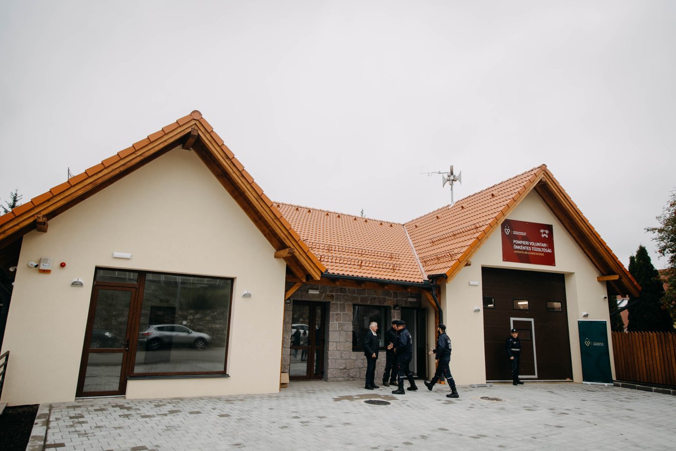Átadták az épületet •  Fotó: Csíkszereda Polgármesteri Hivatala