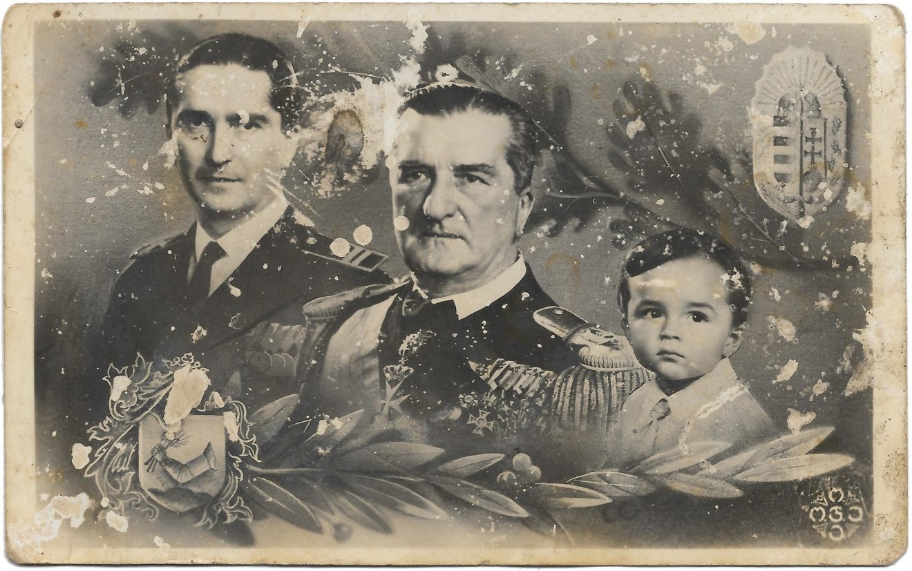 Zalánpatakon előkerült korabeli képeslap a kormányzóról, fiáról és unokájáról