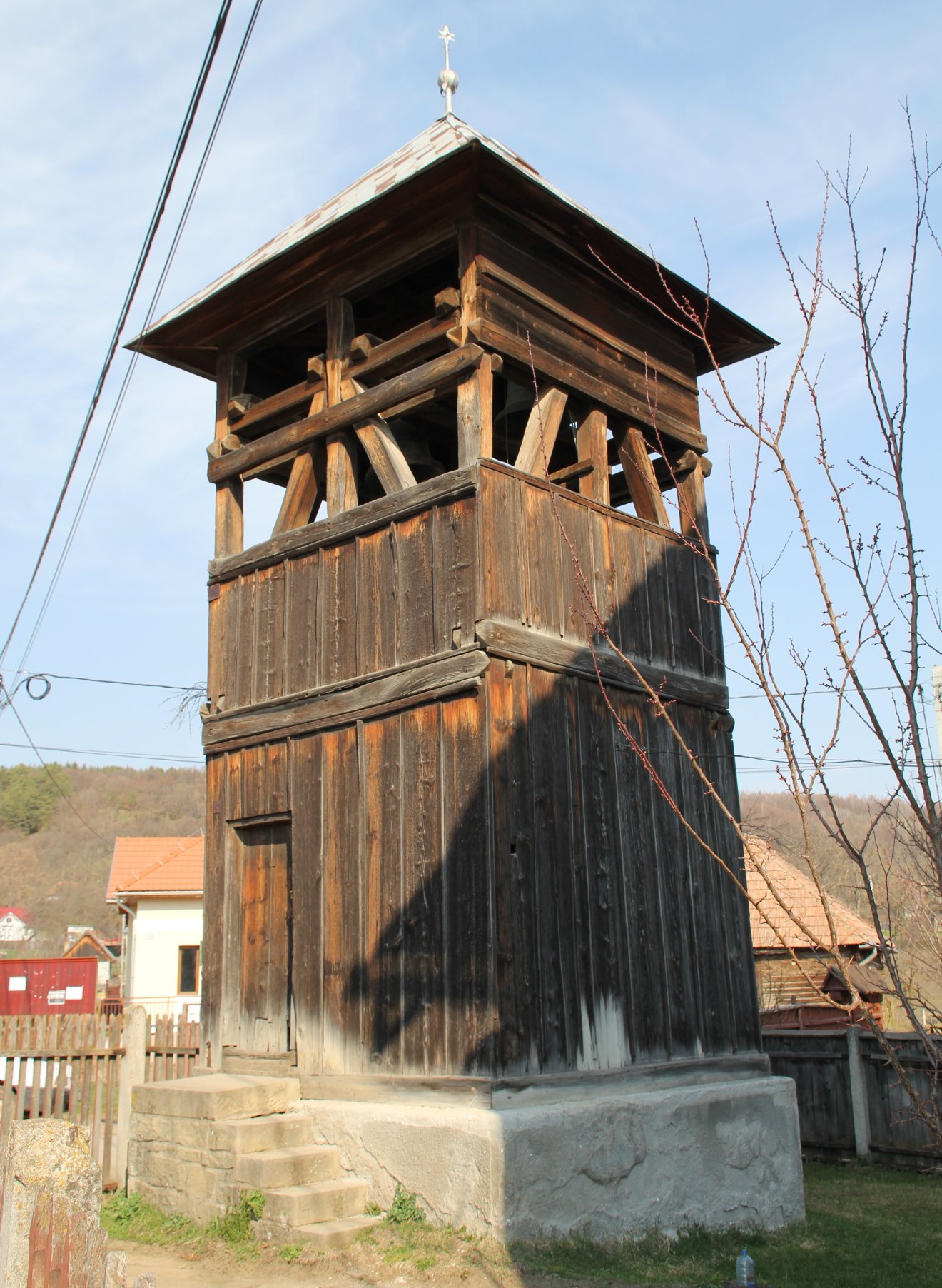 Az ikafalvi haranglábat a millennium évében építették
