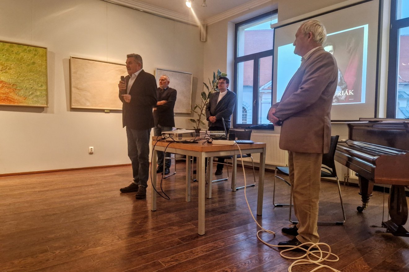 Hegedűs Ferenc házigazda, Kopacz Attila, Deák Ferenc és Jánó Mihály a hétfői könyvbemutatón