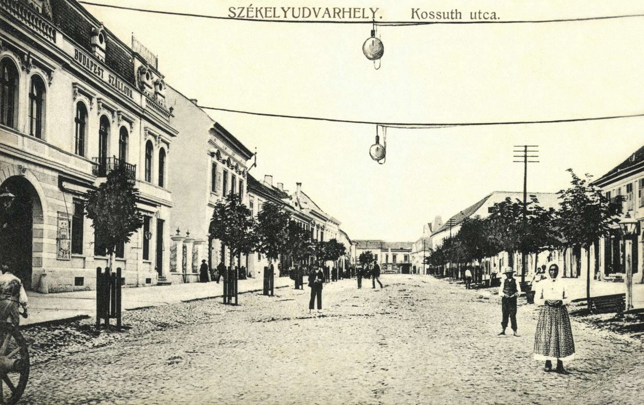 A Kossuth utca 1915-ben. Itt lakott Gálffy Anna, vele szemben Szabó Dezső