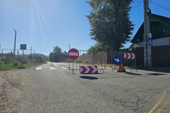 Aszfaltozás miatt lezárták a Baromtér utca egy szakaszát Csíkszeredában