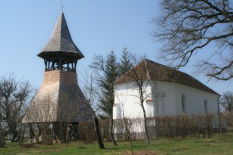Mesélő múlt: fa haranglábak Háromszéken