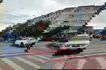 Kidőlt villanyoszlop akadályozza a forgalmat Székelyudvarhelyen