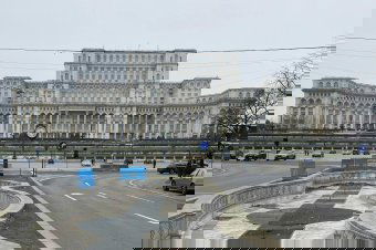 Nem kérnek a bércsökkentésből: spontán sztrájk a parlamentben