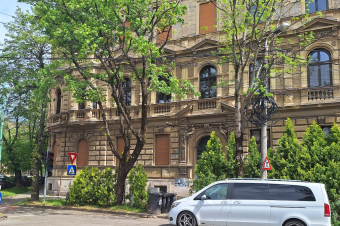 Szexuális kapcsolatot létesített egy 13 éves fiú és egy lány az iskola mosdójában