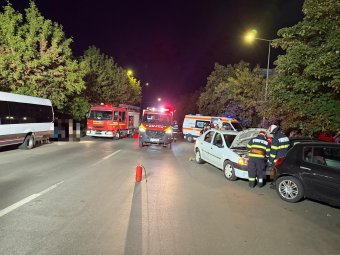 Három autó ütközött Marosvásárhelyen, egy utas az egyik járműbe szorult