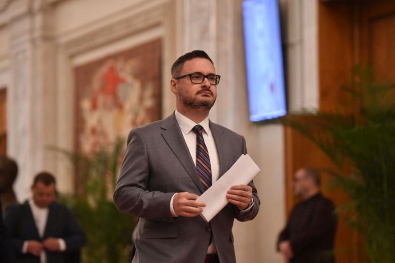 Kihallgatták az ügyészek Dan Tanasăt bevándorlóellenes Facebook-bejegyzései miatt