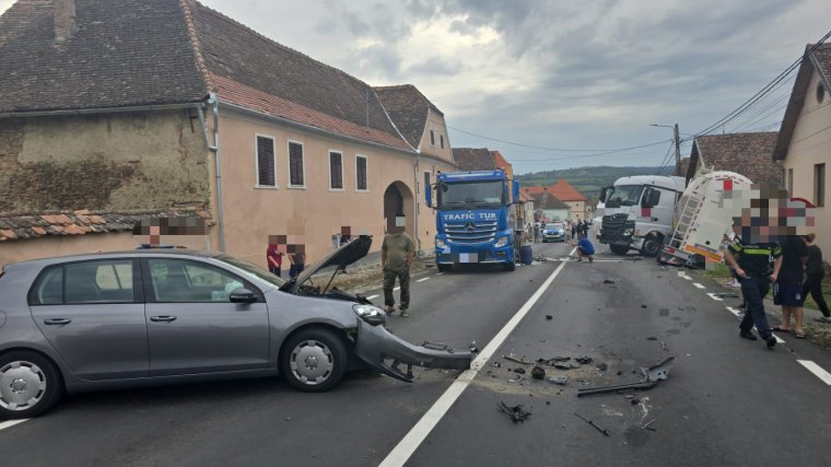 Két tartálykocsi és egy személygépjármű ütközött össze Maros megyében