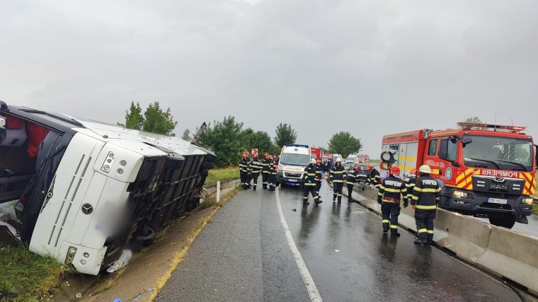 A túlzott sebesség okozta az egy ember halálával és kilenc ember sérülésével járó buszbalesetet