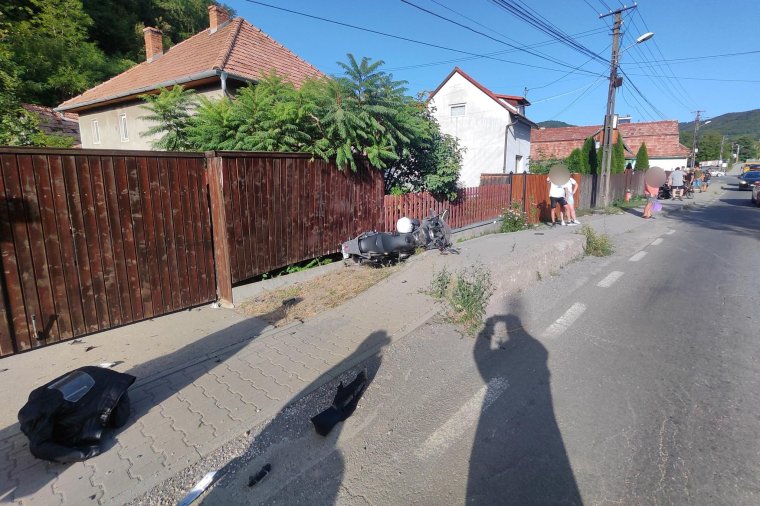 Személyautó és motorkerékpár ütközöt Parajdon