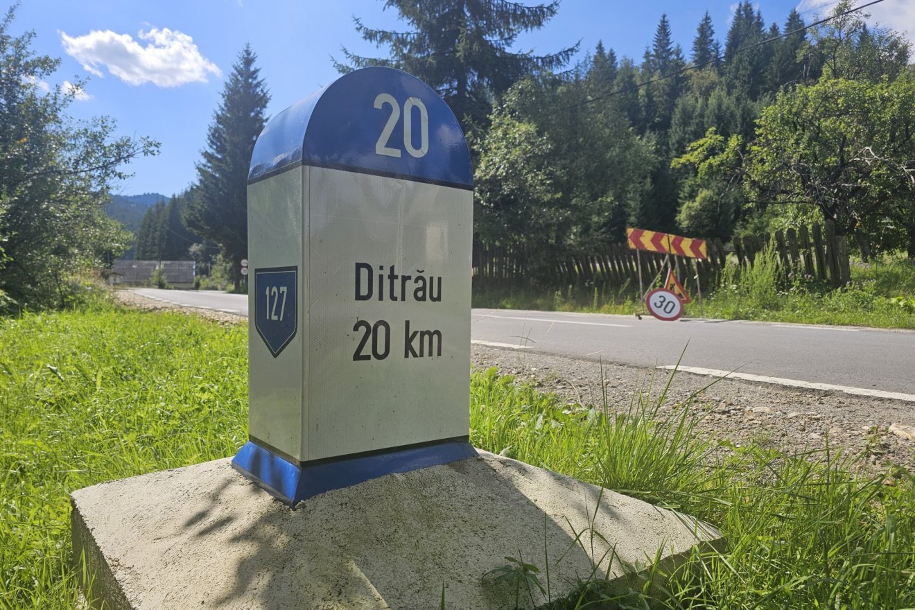 A 127-es megyei úton (Ditró és Tölgyes között) zajló beruházást mindenképp folytatni kell a megyei tanács vezetősége szerint •  Fotó: Kozán István