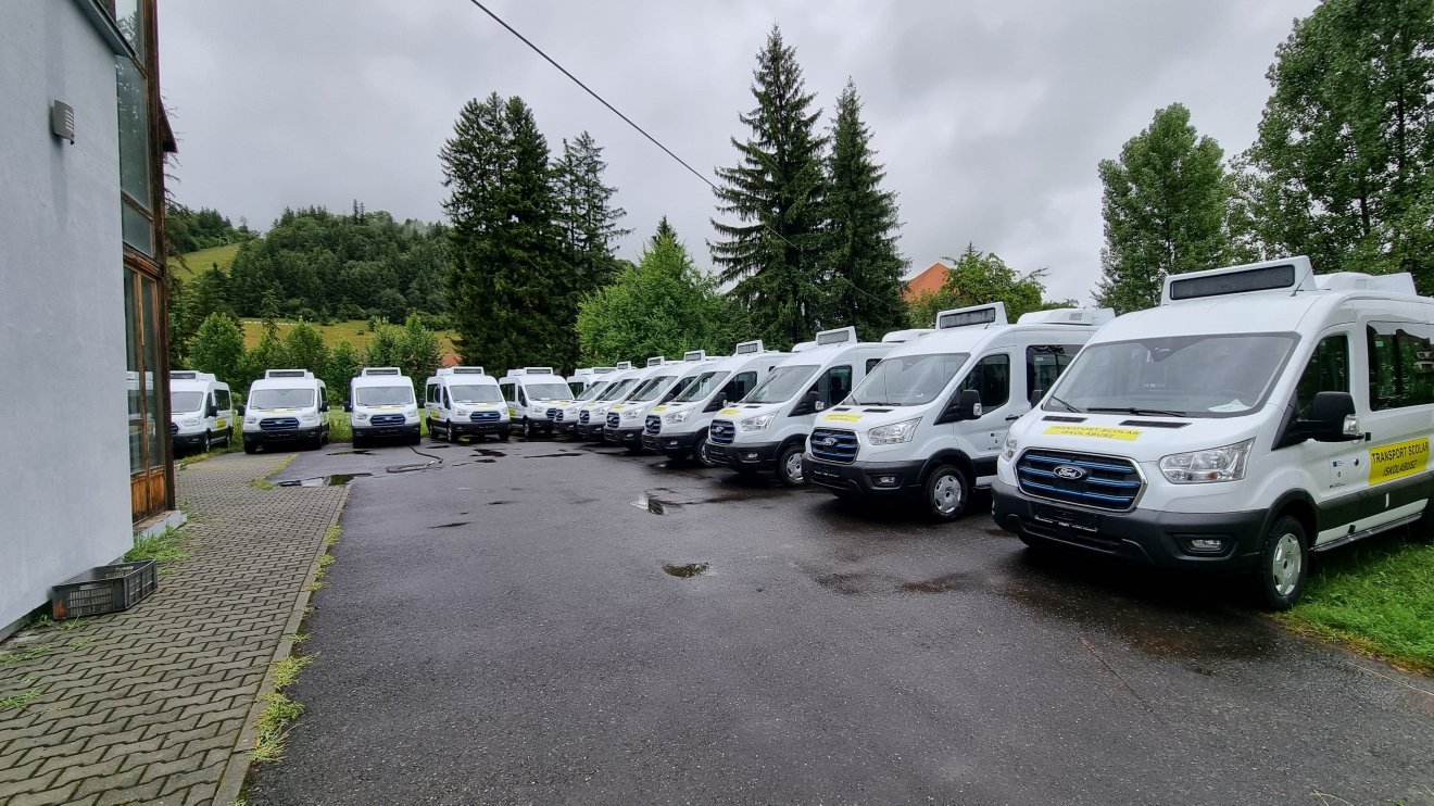 Jövő héten átadják a buszokat a helyi önkormányzatoknak •  Fotó: Hargita Megye Tanácsa