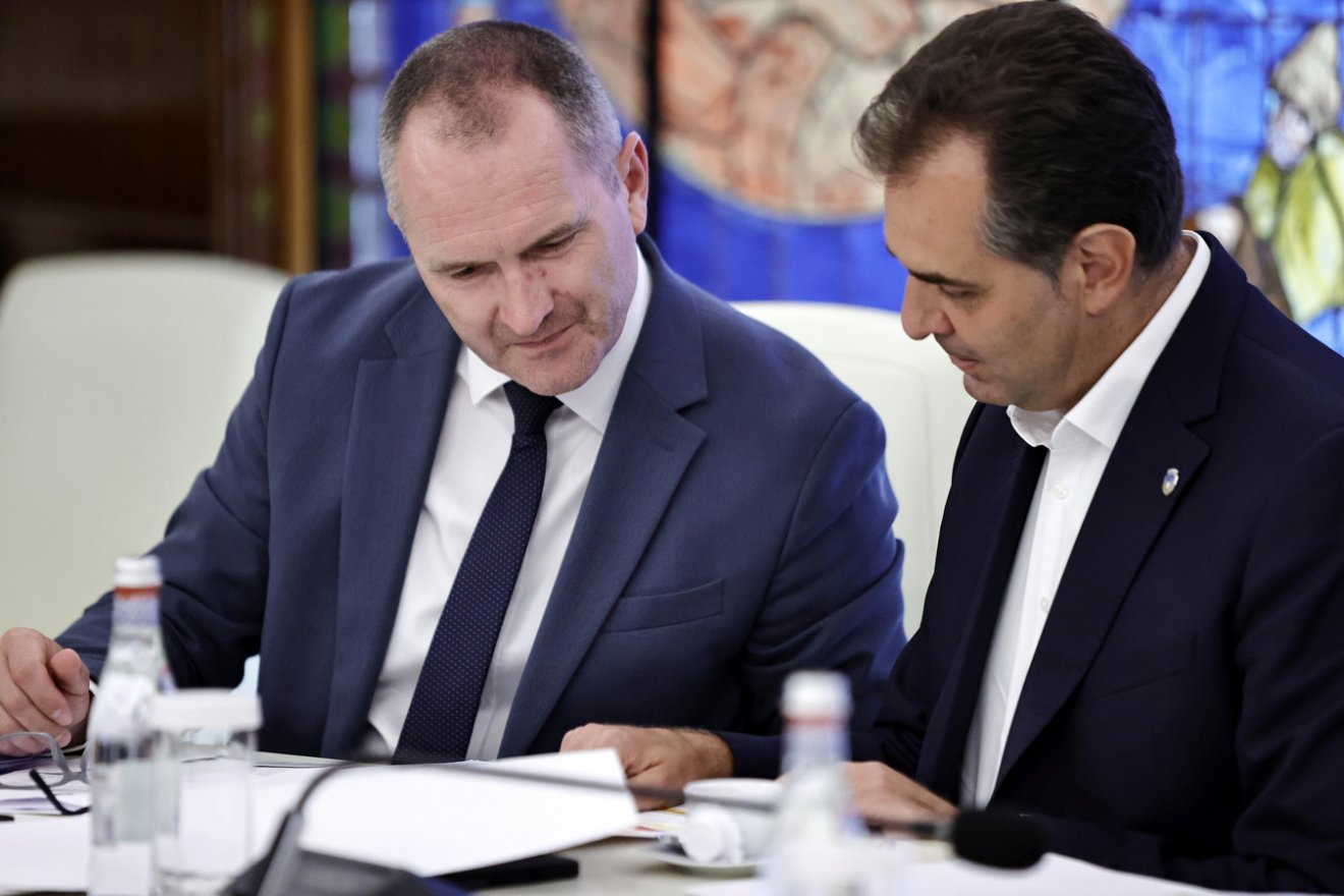 Korodi Attila csíkszeredai és Antal Árpád sepsiszentgyörgyi polgármester •  Fotó: gov.ro