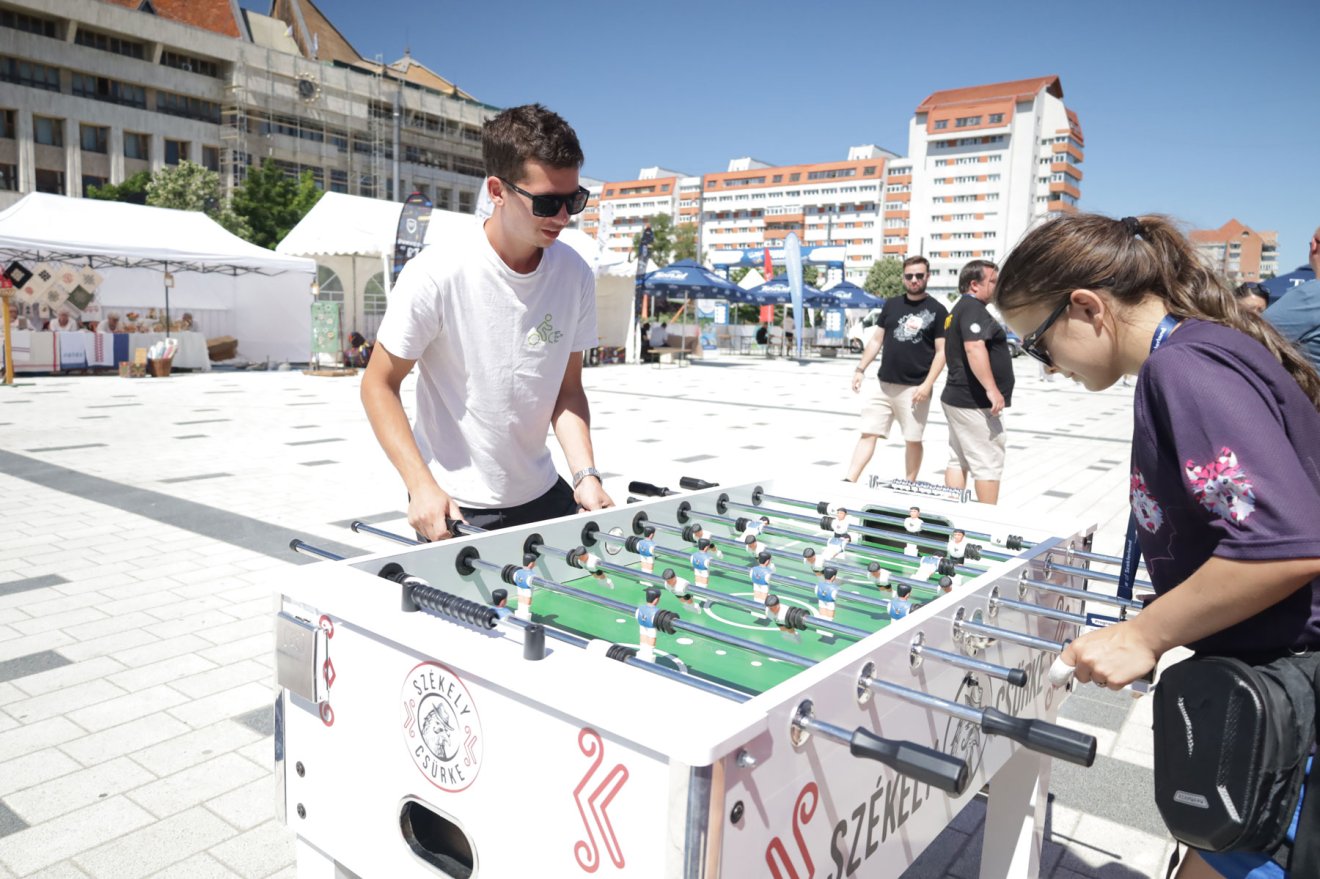 Elengedhetetlen marketingkellékké vált a csocsó •  Fotó: Fülöp-Sala Balázs