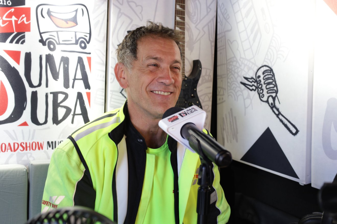Mandel Zoltán, a Safety Bike csapatának vezetője arról beszélt, hogy miként gondoskodnak a versenyzők biztonságos közlekedéséről •  Fotó: Fülöp-Sala Balázs