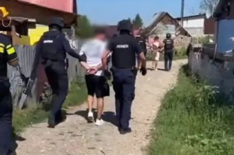 Háztetőjavítást vállaló csalókat vett őrizetbe a Fehér megyei rendőrség