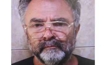 Kiugrott a mentőautóból és megszökött egy elítélt