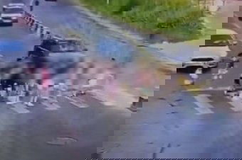 „Szedjed ki az embert a kocsiból, te!” – Megrázó kamerafelvételek kerültek elő a két gyermek elgázolásáról