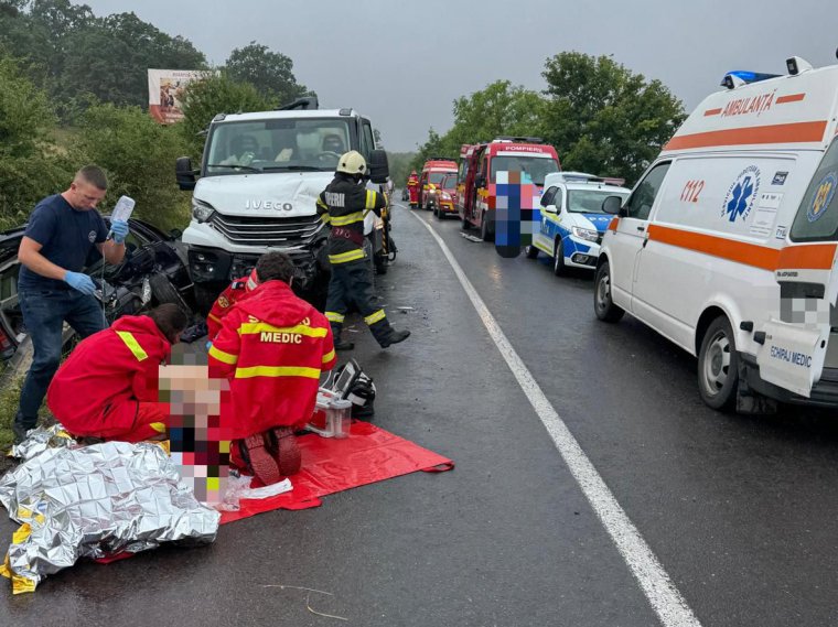 Egy ember meghalt, egy súlyosan megsérült egy Maros megyei autóbalesetben
