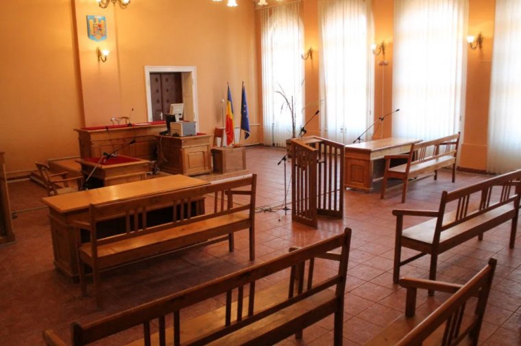 A különnyugdíjakat érintő tervezet miatt meghatározatlan időre felfüggeszti a munkát az ország több ügyészsége és bírósága