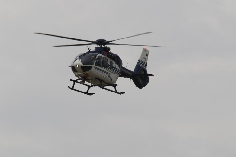 Víz és csatornázás nincs, de a polgármester helikopterrel furikázik az egyik erdélyi faluban