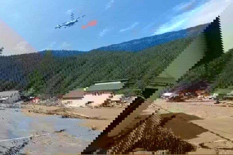 Suceava megye: helikopterrel mentik az embereket, de még mindig nem tudják, hányan vannak bajban