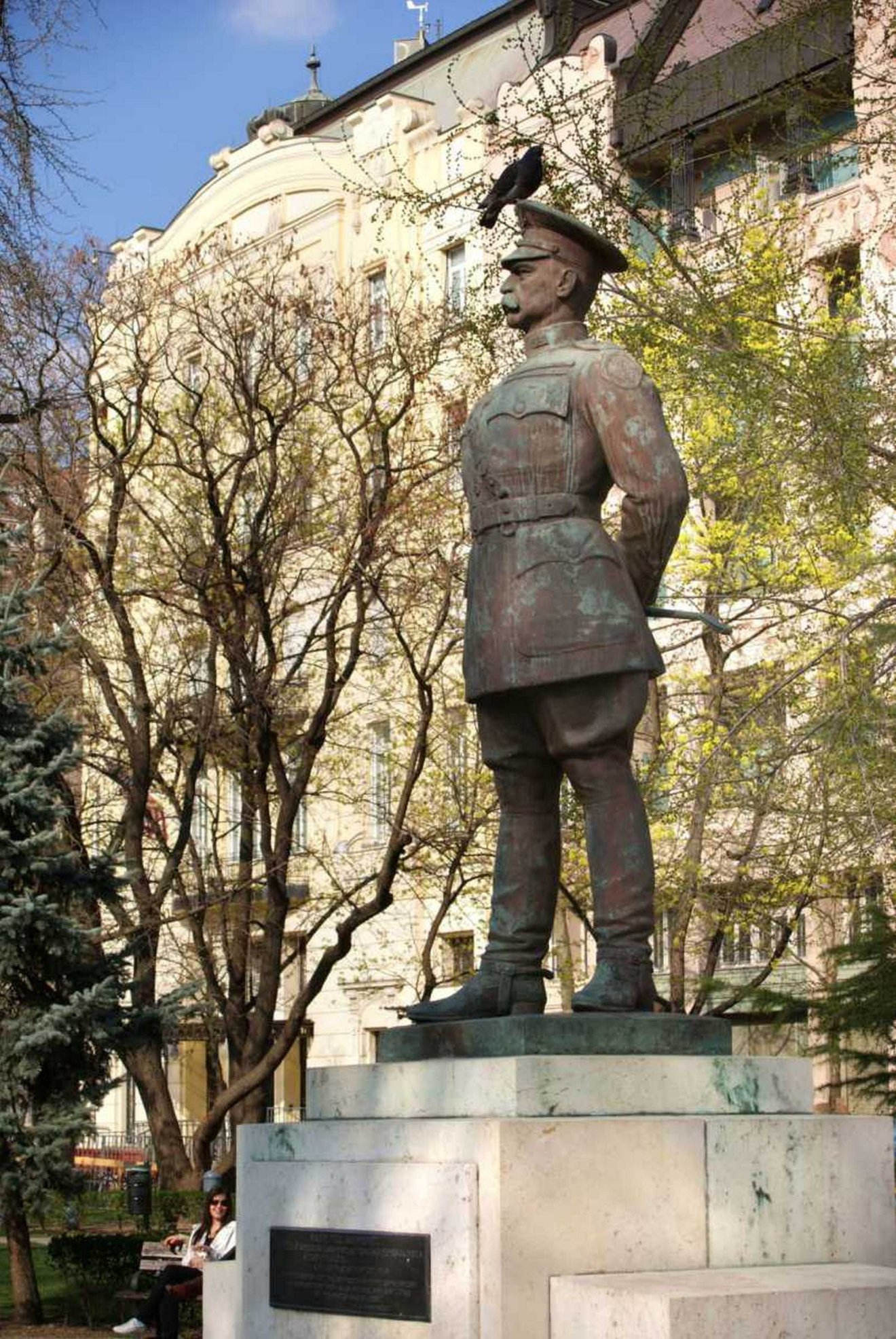 Bandholtz tábornok szobra az Amerikai Egyesült Államok budapesti nagykövetsége előtt
