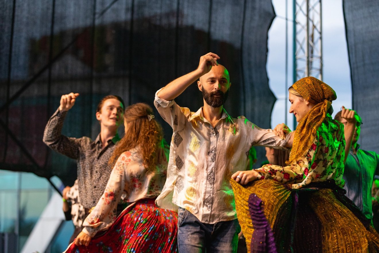 Jelenet a XXVI. Cigányfolklór Tábor szombati gálaműsorából