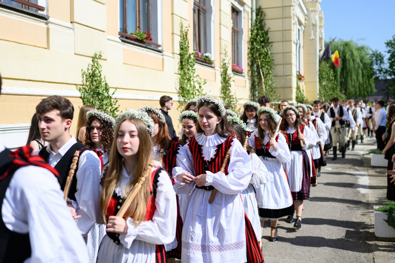A kantai gimnázium idei ballagói. Itt több mint hétszázan tanulnak