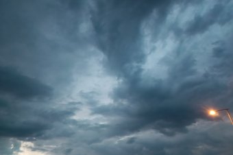 Viharosra fordul az időjárás, erdélyi megyék is érintettek