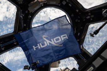 Hazaindul a világűrből Kapu Tibor