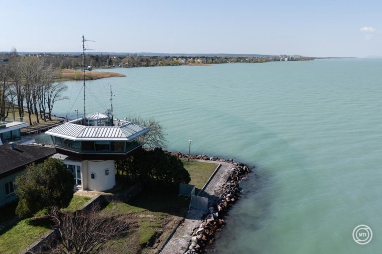 Mitől zöldül a Balaton vize?
