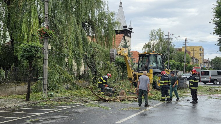 Kártérítést kérhetnek a viharkárt szenvedett autósok Kézdivásárhelyen