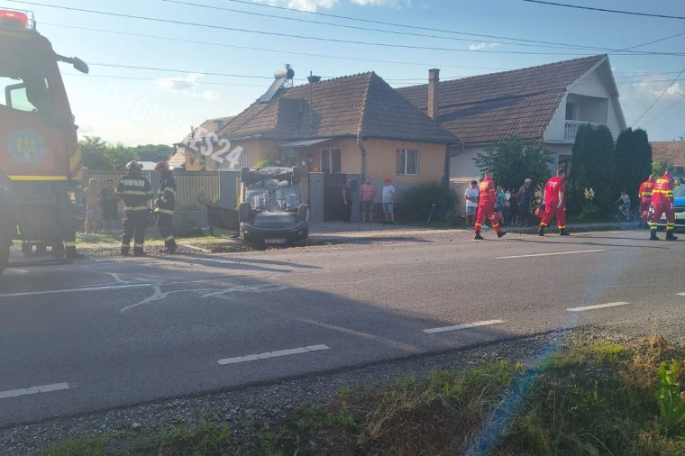 Felborult egy jármű Marosfelfalunál