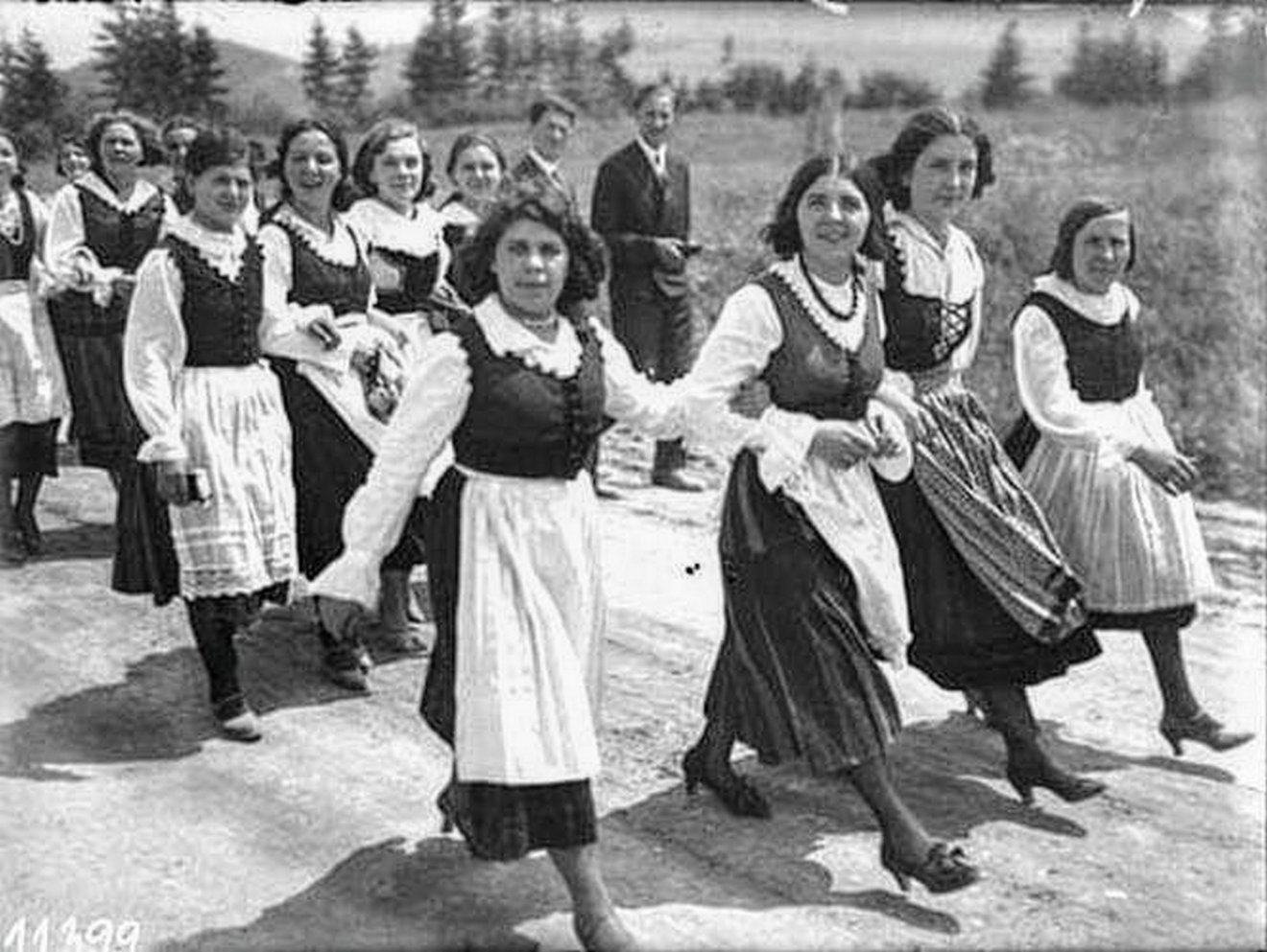 Ezerszékelyleány-találkozó a ’30-as években