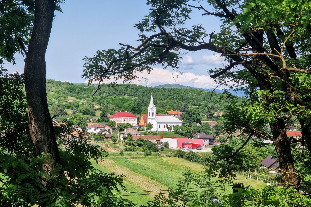 Nagysajó az egykori evangélikus templommal