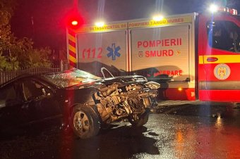 Lesodródott az útról autójával, súlyosan megsérült