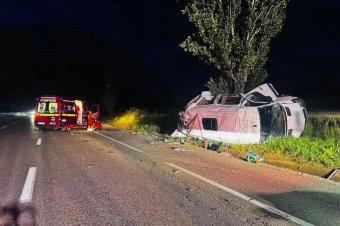 Vörös riasztási terv a szomszéd megyében: egy autóbusz és egy kisbusz ütközött, egy ember meghalt, többen megsérültek