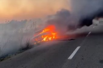 Menthetetlenül kiégett egy autó, fiatal, ittas sofőrje most a rendőrségen mentegetőzhet – videóval