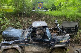 Szakadékba zuhant egy autó a Transzfogarasnál – videóval