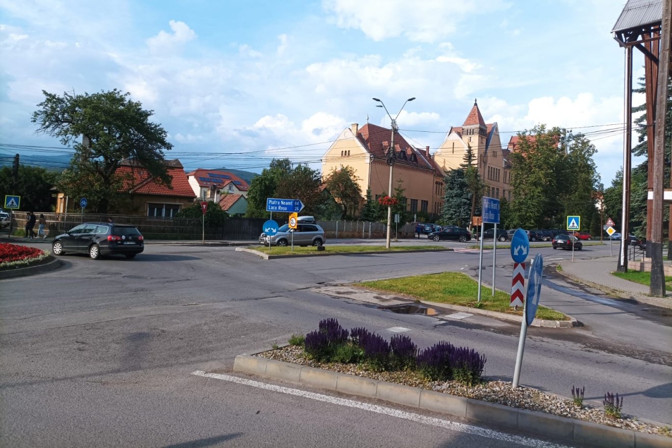 Új járdák, kerékpárutak és zöldfelületek épülnek Gyergyószentmiklóson