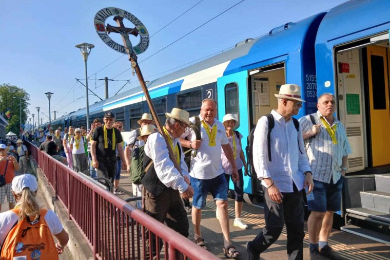 A Szűzanyához imádkozni jöttek a zarándokok