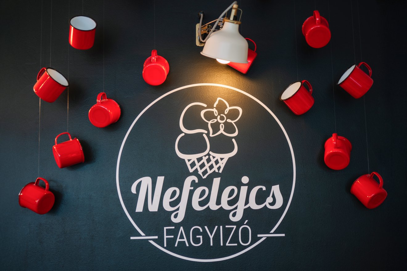 A Nefelejcs fagyizó szeretettel várja kedves vendégeit Székelyudvarhelyen, a Városháza tér 19. szám alatt •  Fotó: Nefelejcs fagyizó