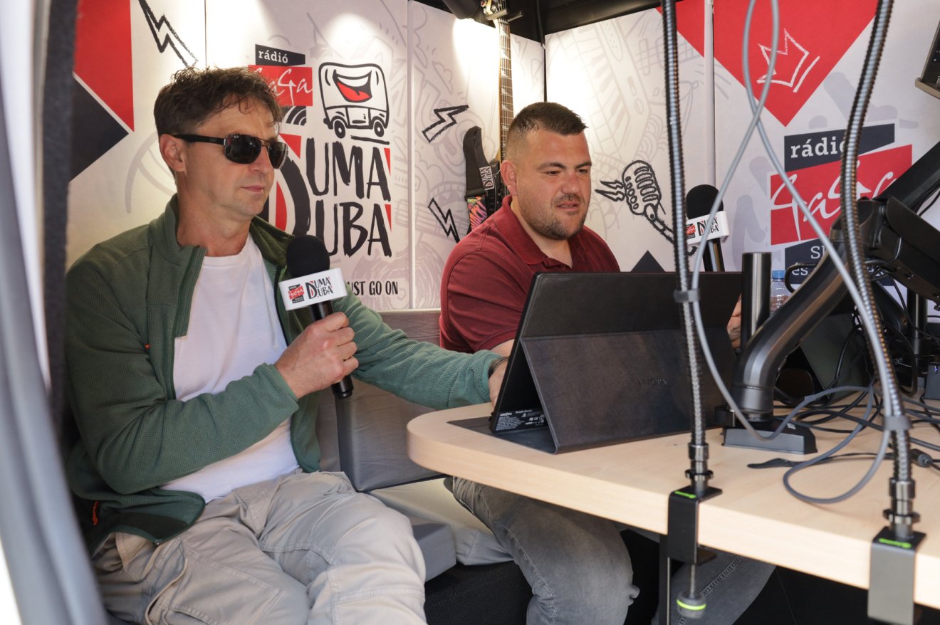 Dénes Mihály (balra), az YWine szaktanácsadója, valamint Czirmai Csaba társtulajdonos •  Fotó: Fülöp Sala Balázs
