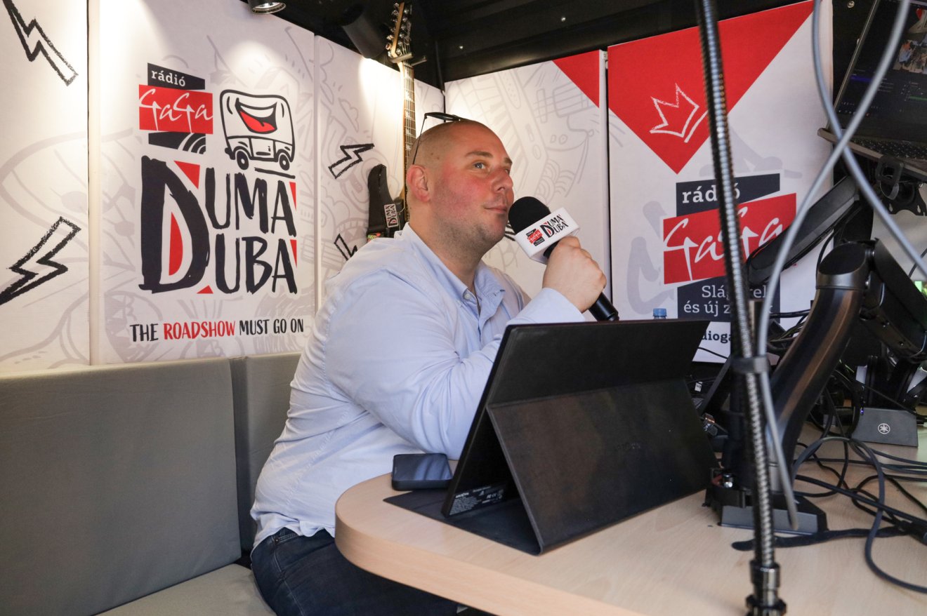 Médiacsoportunk értékesítési- és marketingkoordinátora, Szatmári Bence az idei rendezvényeken való Rádió GaGás és online jelenlétünkről beszélt a stúdióban •  Fotó: Fülöp Sala Balázs