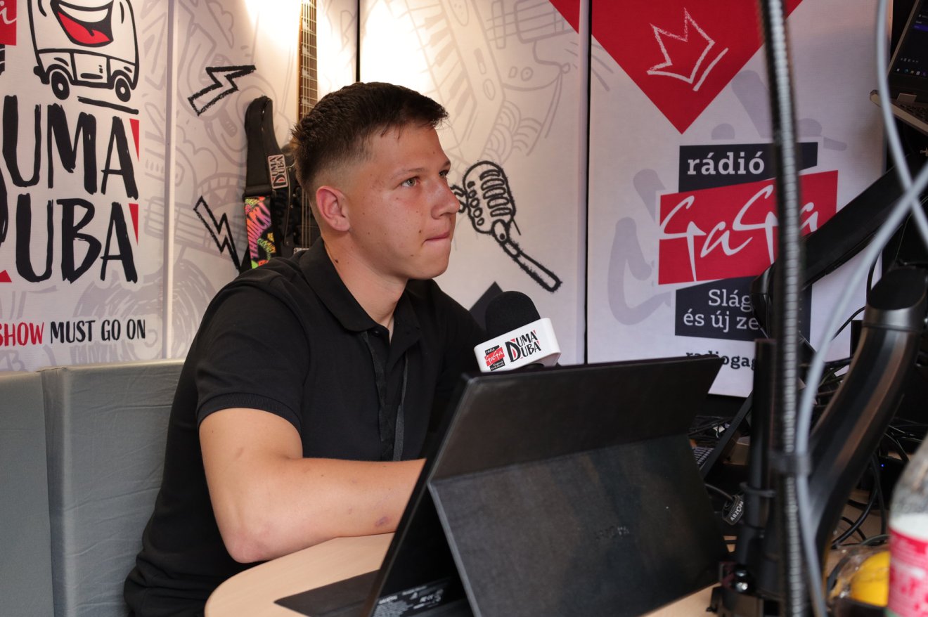 Nemes Apor elsőéves egyetemista már most a borászat szerelmese •  Fotó: Fülöp Sala Balázs