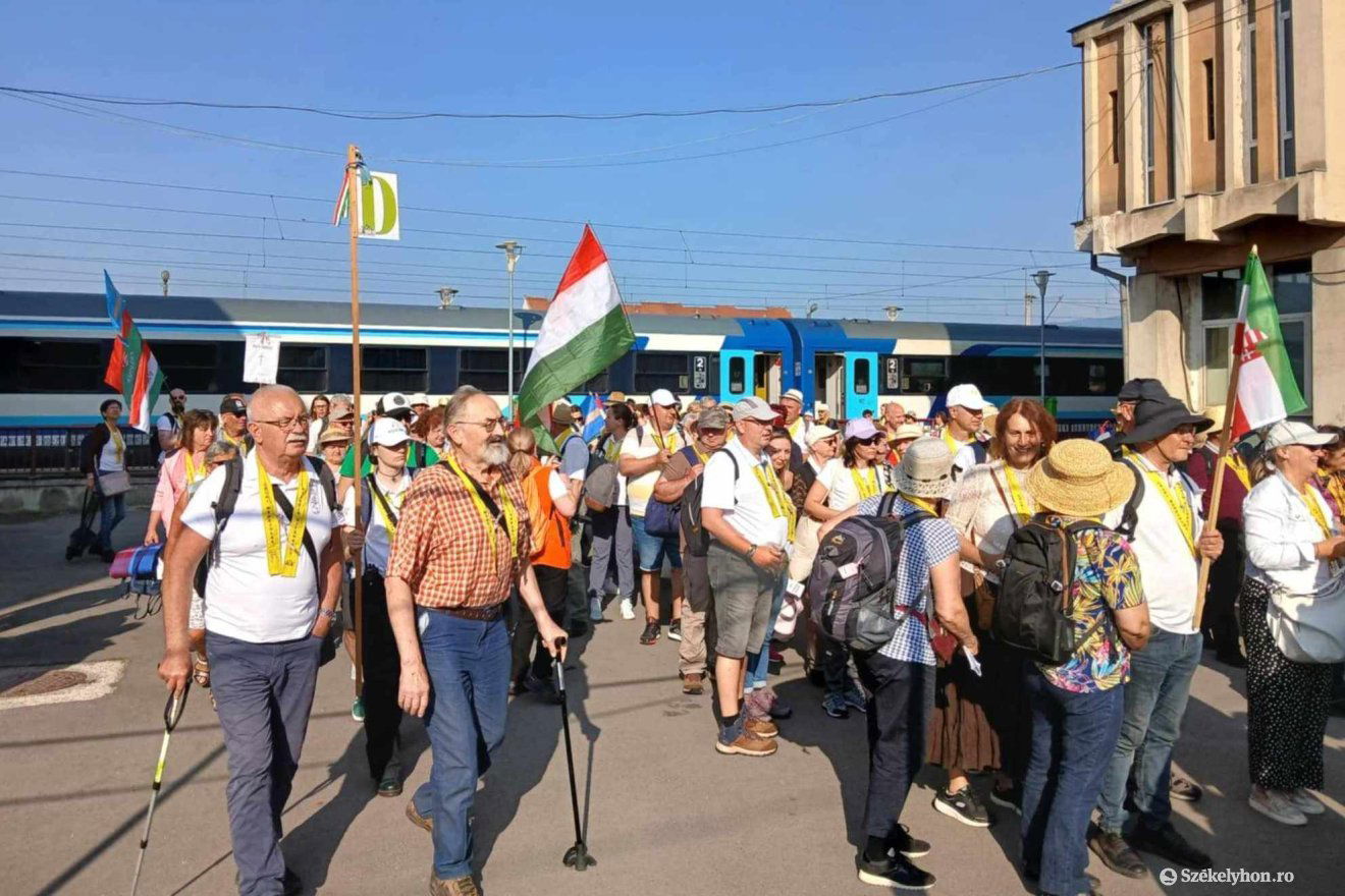 A Szűzanyához jöttek a zarándokok •  Fotó: Kovács Attila