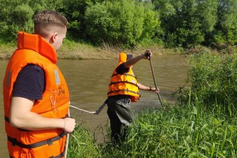Folytatják a Nagy-Küküllőbe esett kislány keresését